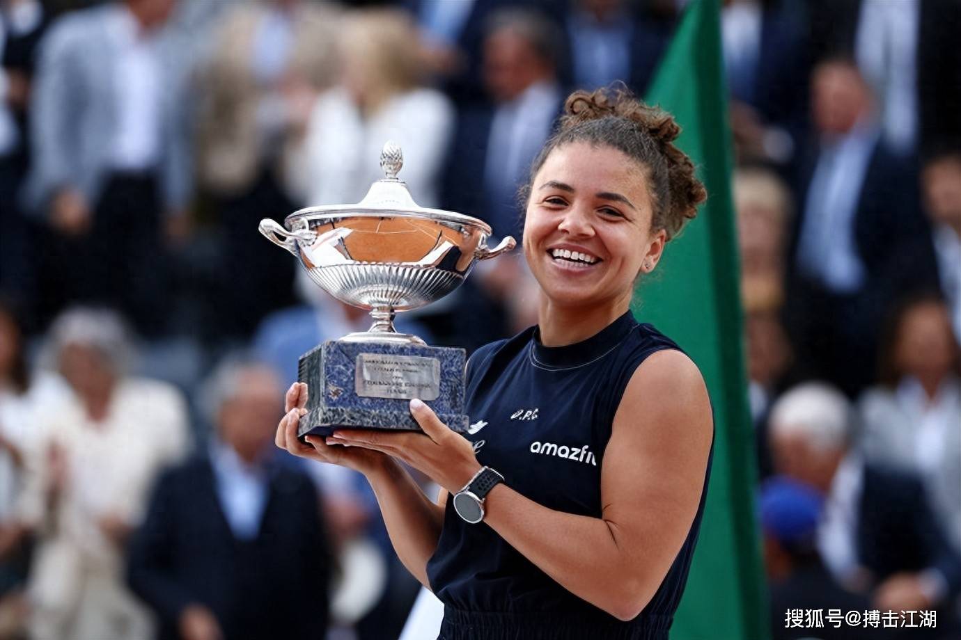 背后究竟隐 背后究竟隐